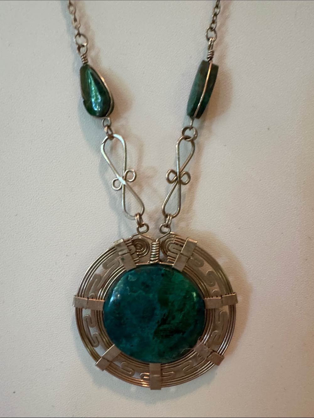 11.5” Sterling Silver Green Stone Pendant Necklace